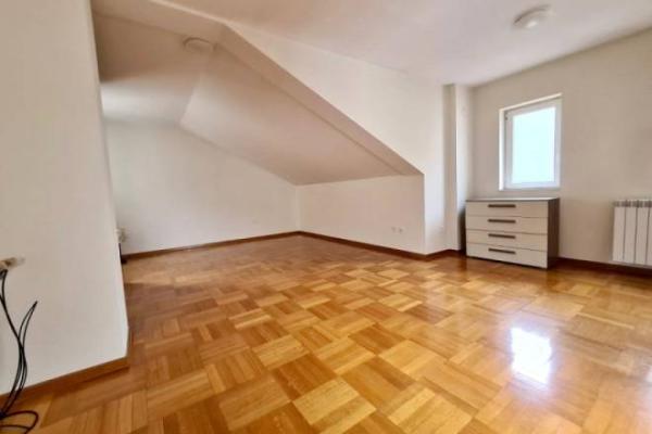 Slika 4 - Sibinjanin Janka, Četvoroiposoban stan na prodaju, 117m2, 440.000€