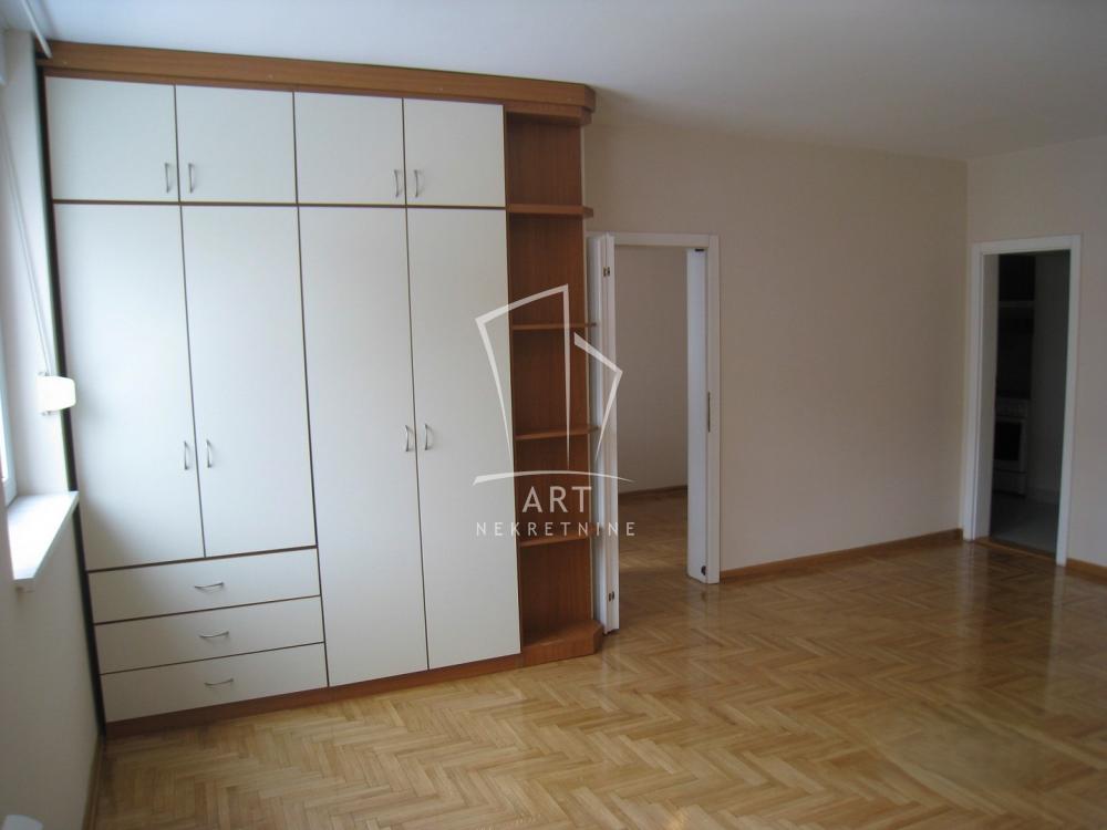 Slika 1 - Španskih boraca,  Lokal za izdavanje, 50m2, 850€