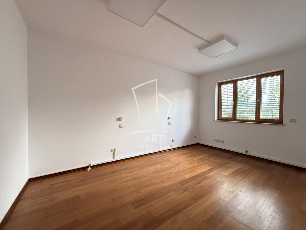 Slika 3 - Bulevar oslobođenja, Petosoban stan za izdavanje, 135m2, 1.600€