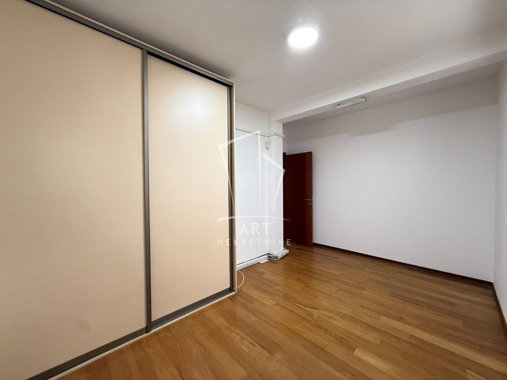 Slika 6 - Bulevar oslobođenja, Petosoban stan za izdavanje, 135m2, 1.600€
