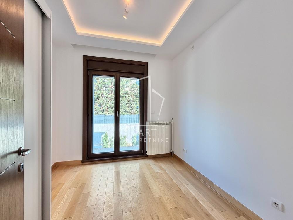 Slika 9 - Miće Orlovića,  Kuća za izdavanje, 138m2, 2.300€