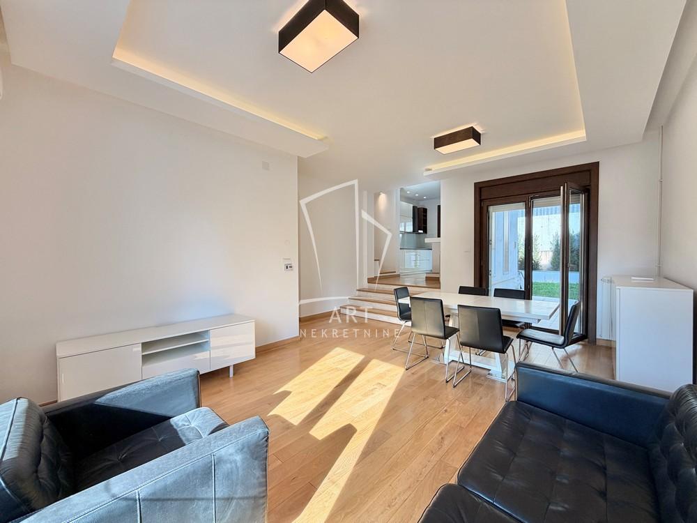 Slika 1 - Miće Orlovića,  Kuća za izdavanje, 138m2, 2.300€
