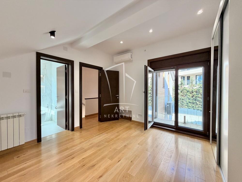 Slika 8 - Miće Orlovića,  Kuća za izdavanje, 138m2, 2.300€
