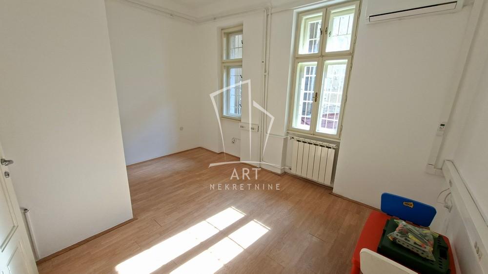 Slika 11 - Maršala Birjuzova, Trosoban stan za izdavanje, 76m2, 1.400€