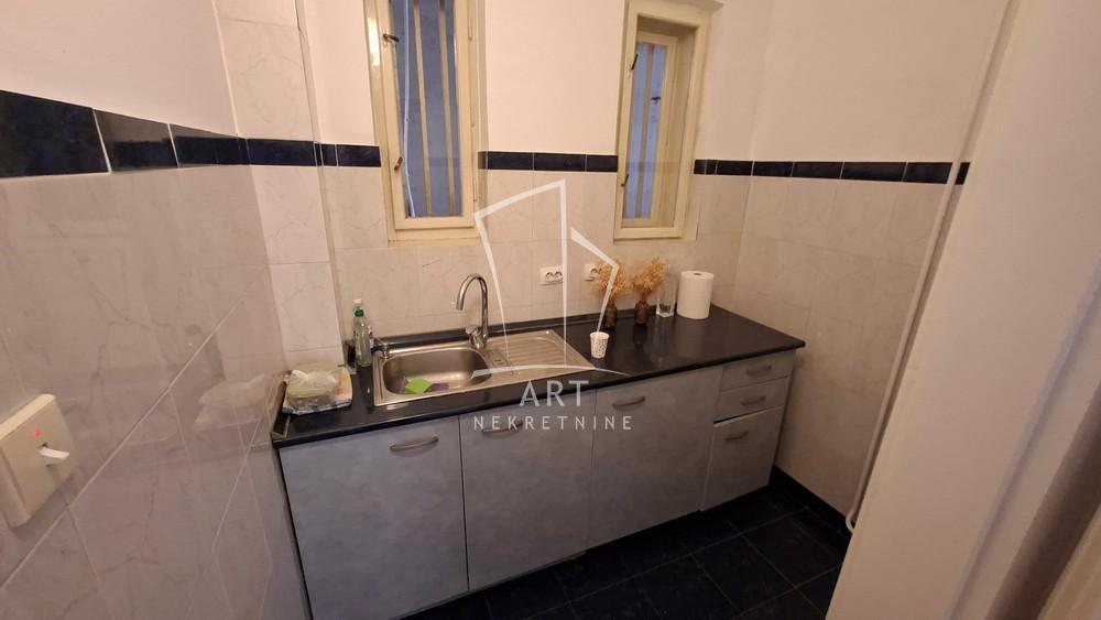 Slika 9 - Maršala Birjuzova, Trosoban stan za izdavanje, 76m2, 1.400€