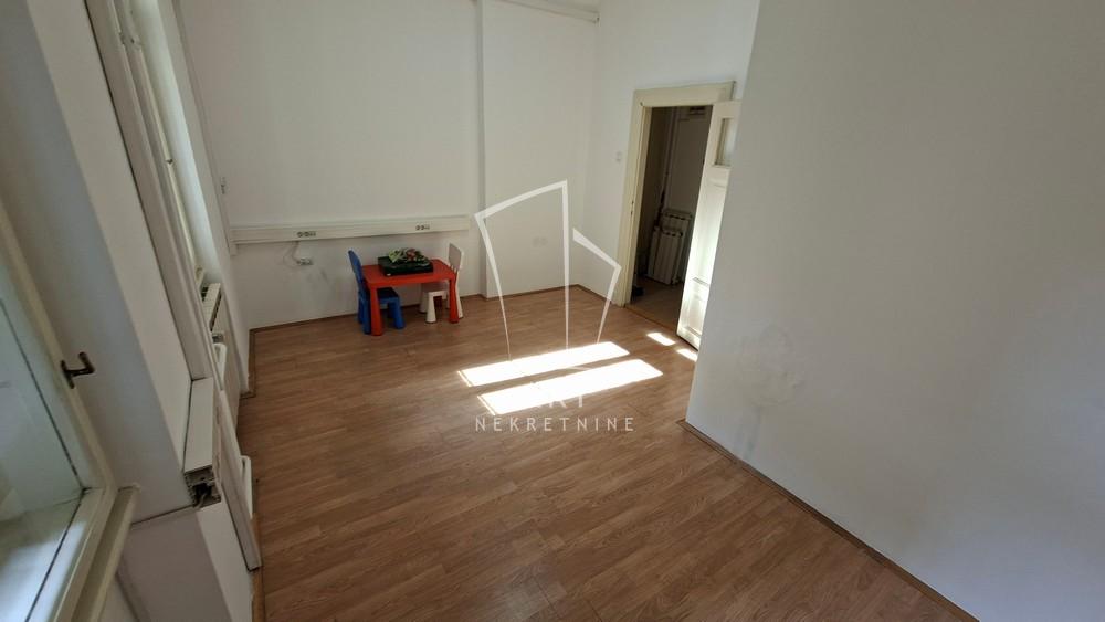 Slika 6 - Maršala Birjuzova, Trosoban stan za izdavanje, 76m2, 1.400€