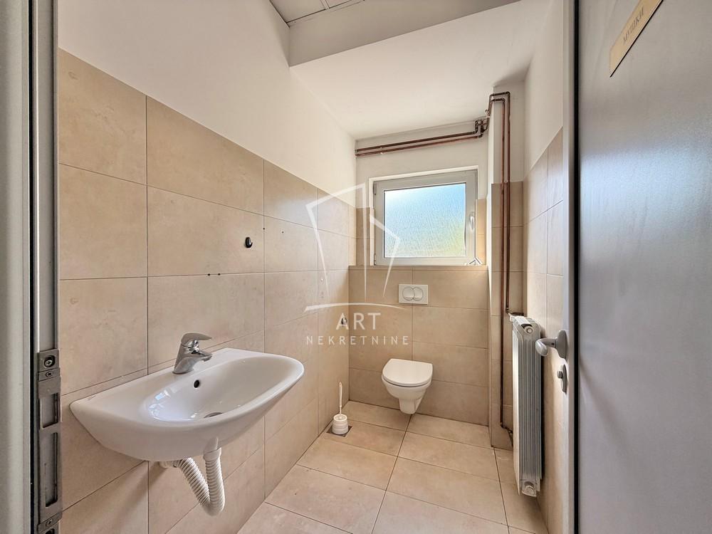 Slika 9 - Ratarski Put,  Lokal za izdavanje, 570m2, 3.420€