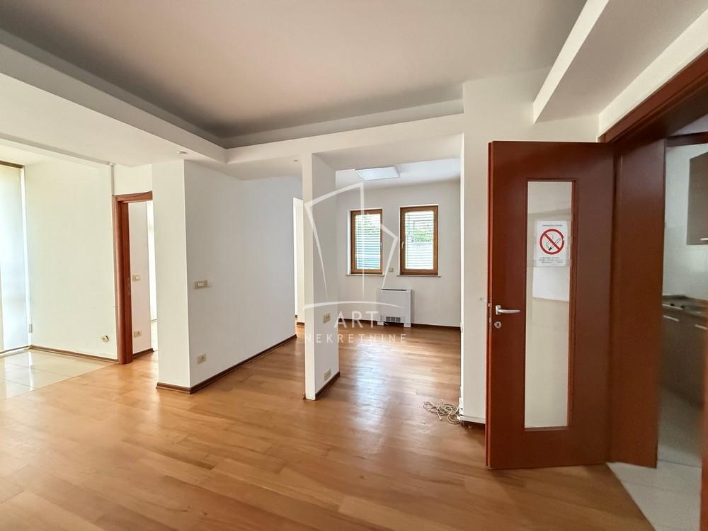 Slika 9 - Bulevar oslobođenja,  Lokal za izdavanje, 135m2, 1.600€