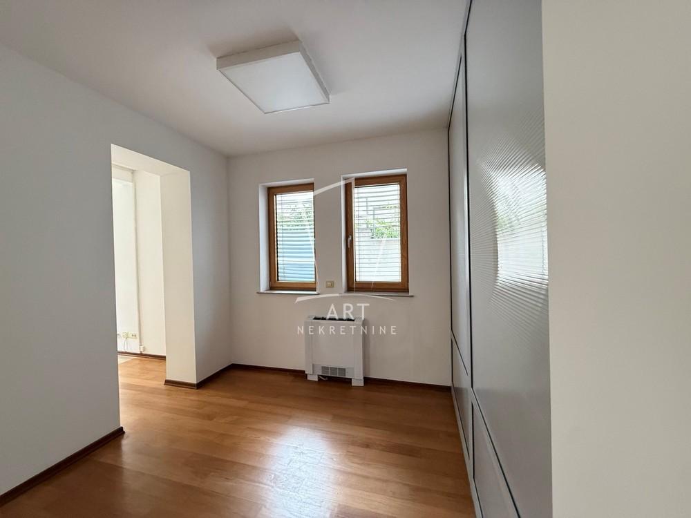 Slika 10 - Bulevar oslobođenja,  Lokal za izdavanje, 135m2, 1.600€