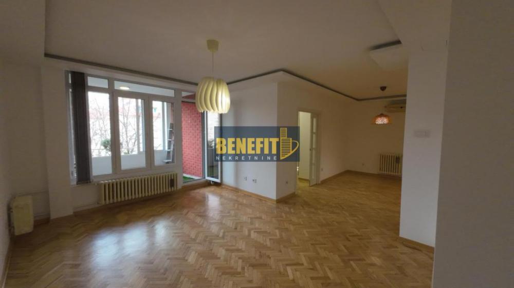 Slika 1 - Troiposoban stan za izdavanje, 96m2, 1.200€