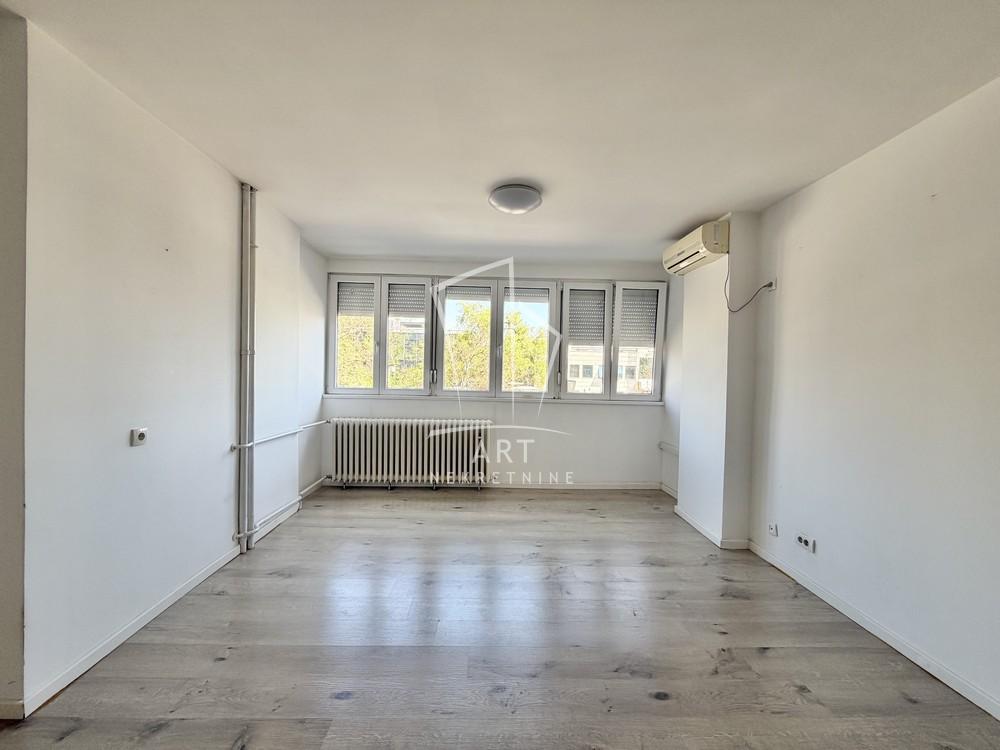 Slika 1 - Bulevar Mihajla Pupina, Trosoban stan za izdavanje, 77m2, 700€