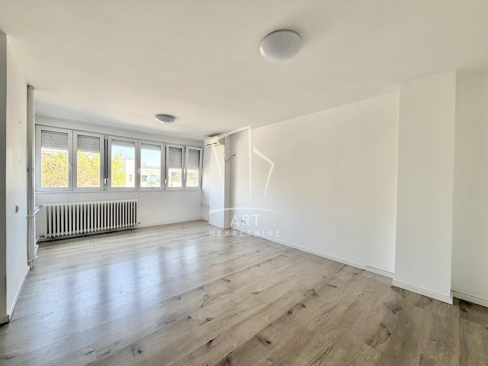 Slika 2 - Bulevar Mihajla Pupina, Trosoban stan za izdavanje, 77m2, 700€