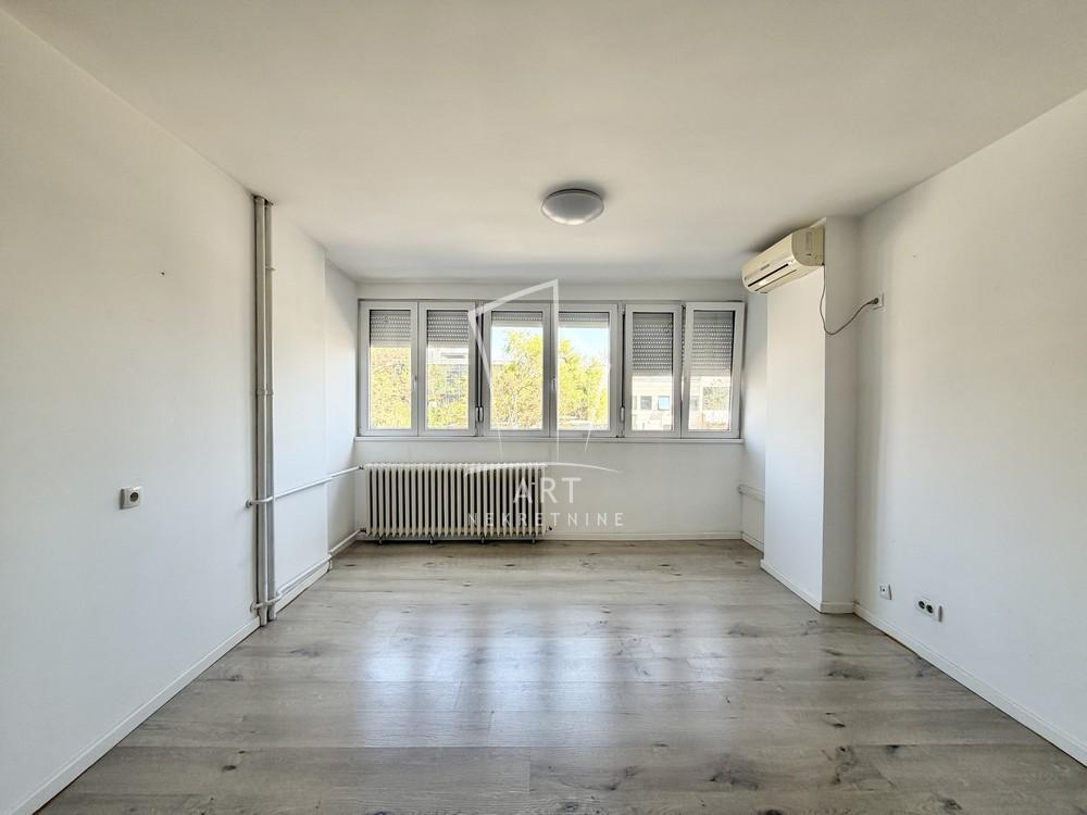 Slika 5 - Bulevar Mihajla Pupina, Trosoban stan za izdavanje, 77m2, 700€
