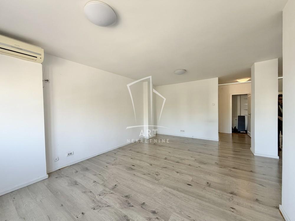 Slika 8 - Bulevar Mihajla Pupina, Trosoban stan za izdavanje, 77m2, 700€