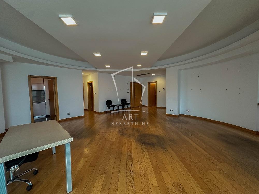 Slika 1 - Milentija Popovića, Četvorosoban stan na prodaju, 170m2, 850.000€