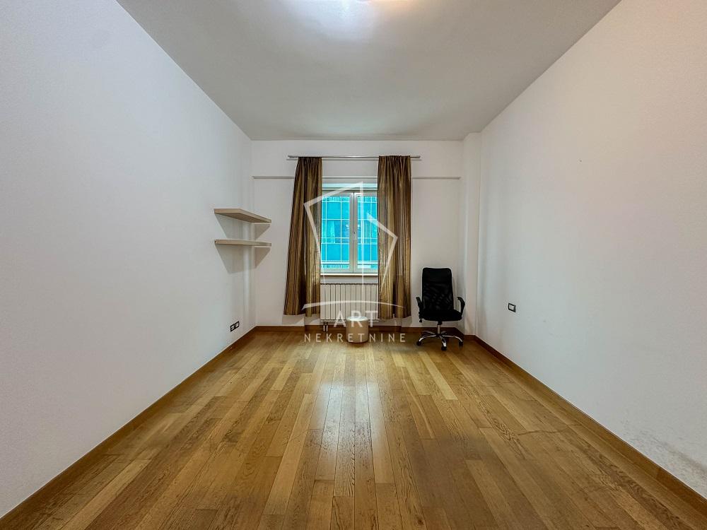 Slika 2 - Milentija Popovića, Četvorosoban stan na prodaju, 170m2, 850.000€