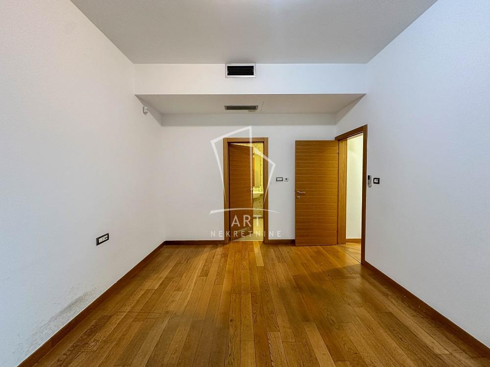 Slika 3 - Milentija Popovića, Četvorosoban stan na prodaju, 170m2, 850.000€