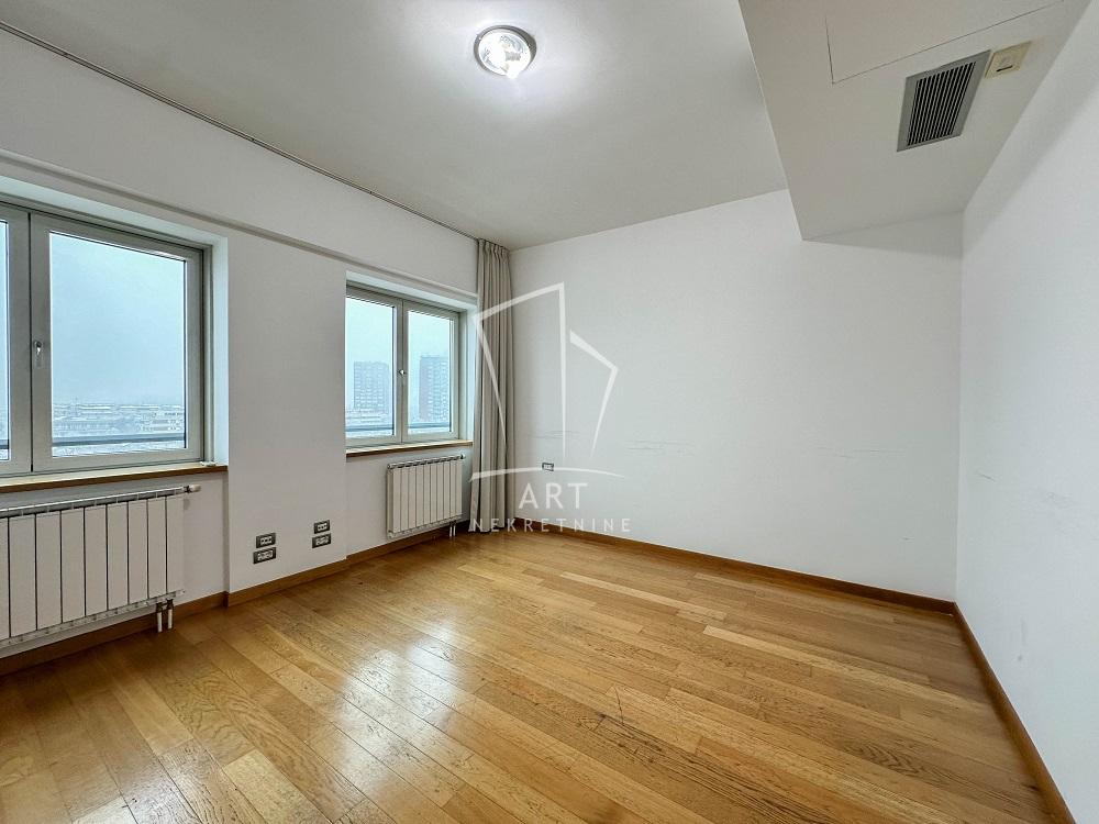 Slika 4 - Milentija Popovića, Četvorosoban stan na prodaju, 170m2, 850.000€