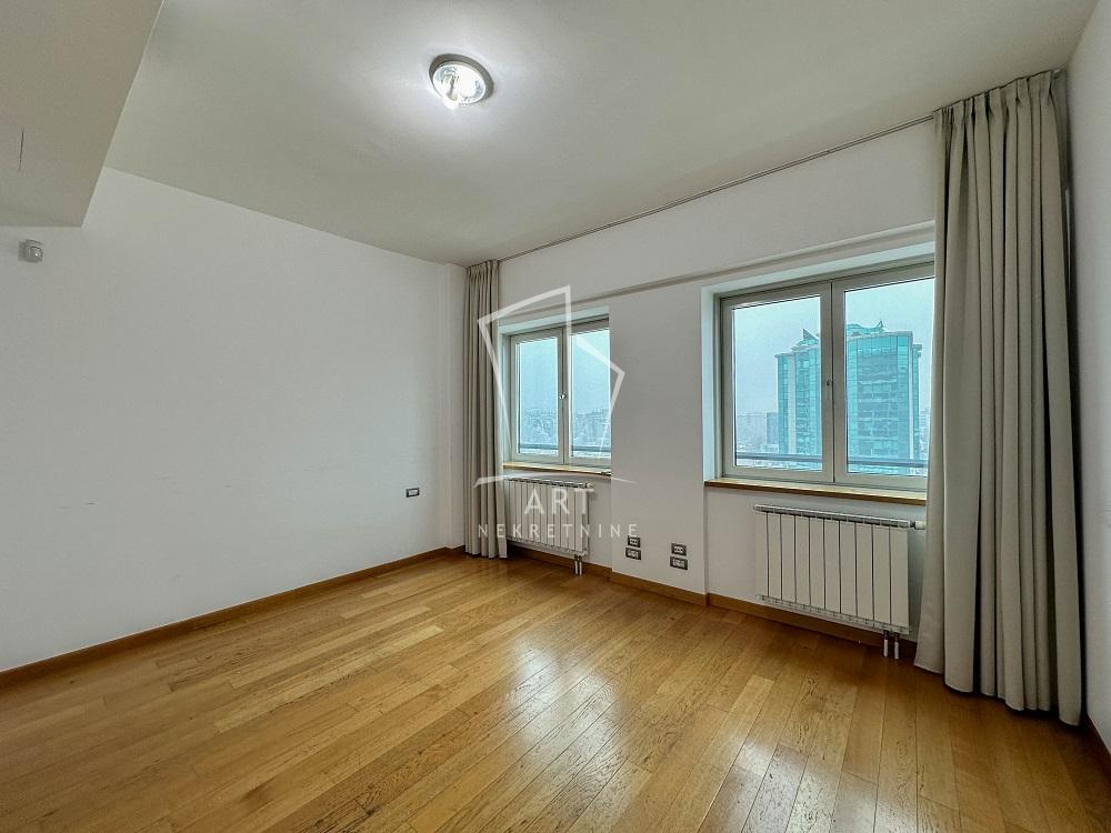 Slika 5 - Milentija Popovića, Četvorosoban stan na prodaju, 170m2, 850.000€