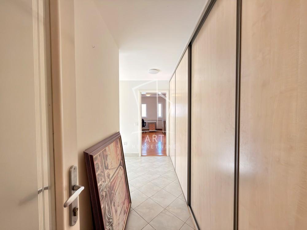 Slika 9 - Sibinjanin Janka, Četvoroiposoban stan na prodaju, 117m2, 440.000€