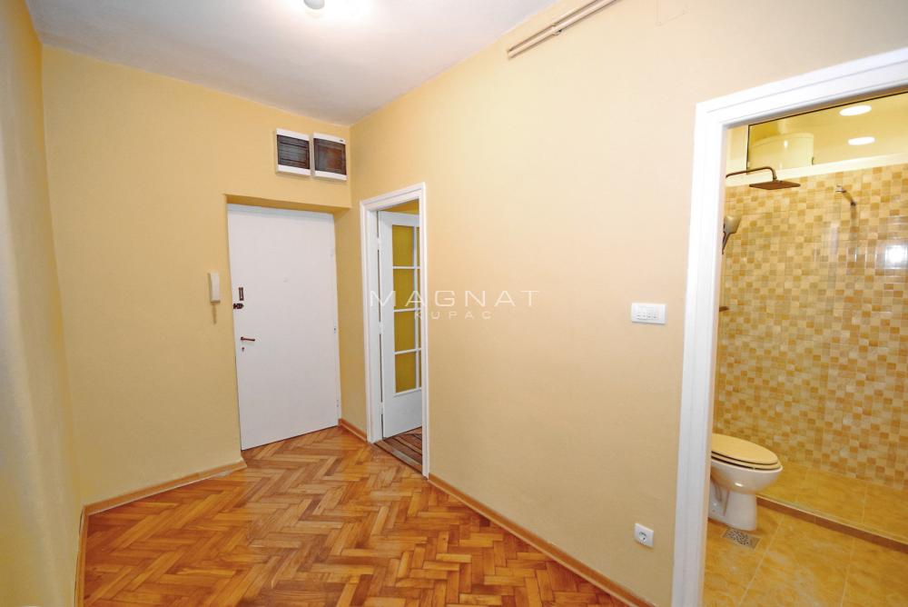 Slika 9 - Cetinjska, Trosoban stan na prodaju, 77m2, 315.000€