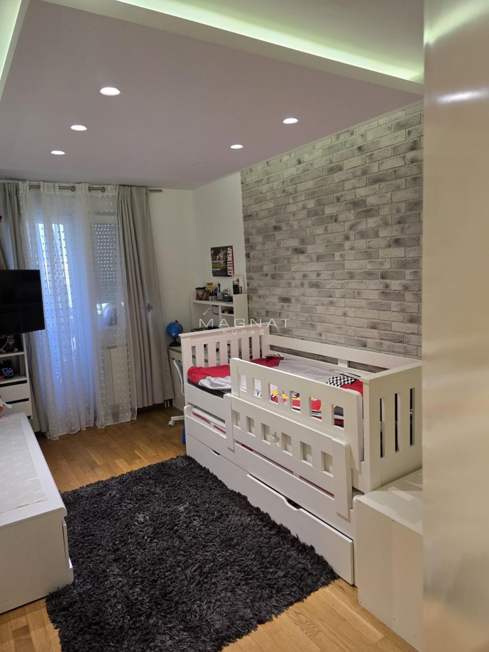 Slika 2 - Šumadijske divizije, Trosoban stan na prodaju, 85m2, 309.000€