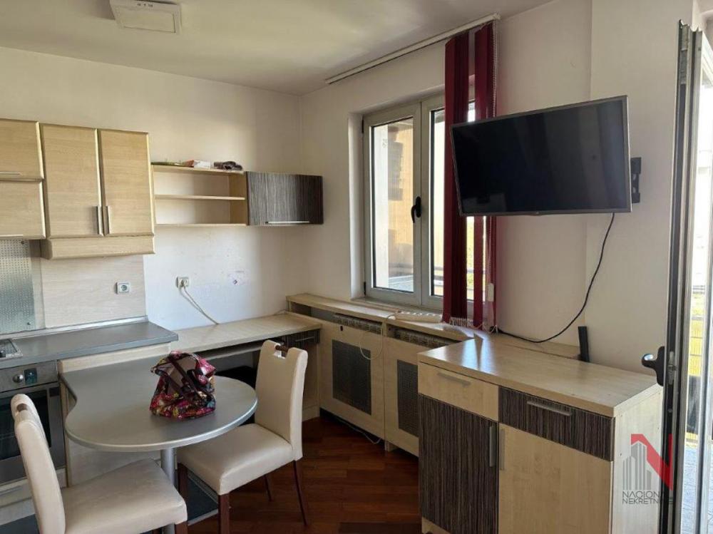 Slika 1 - BULEVAR OSLOBODJENJA, Jednosoban stan za izdavanje, 30m2, 300€