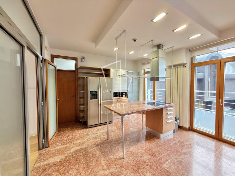 Slika 4 - Dalmatinska, Petosoban stan za izdavanje, 222m2, 2.200€