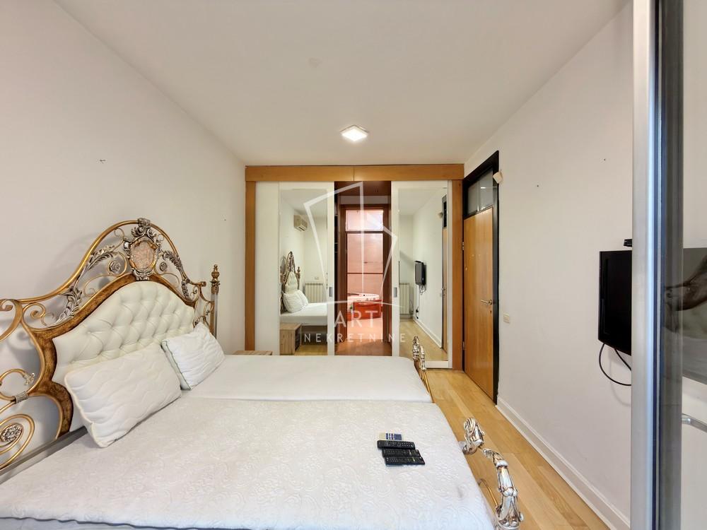 Slika 7 - Dalmatinska, Petosoban stan za izdavanje, 222m2, 2.200€