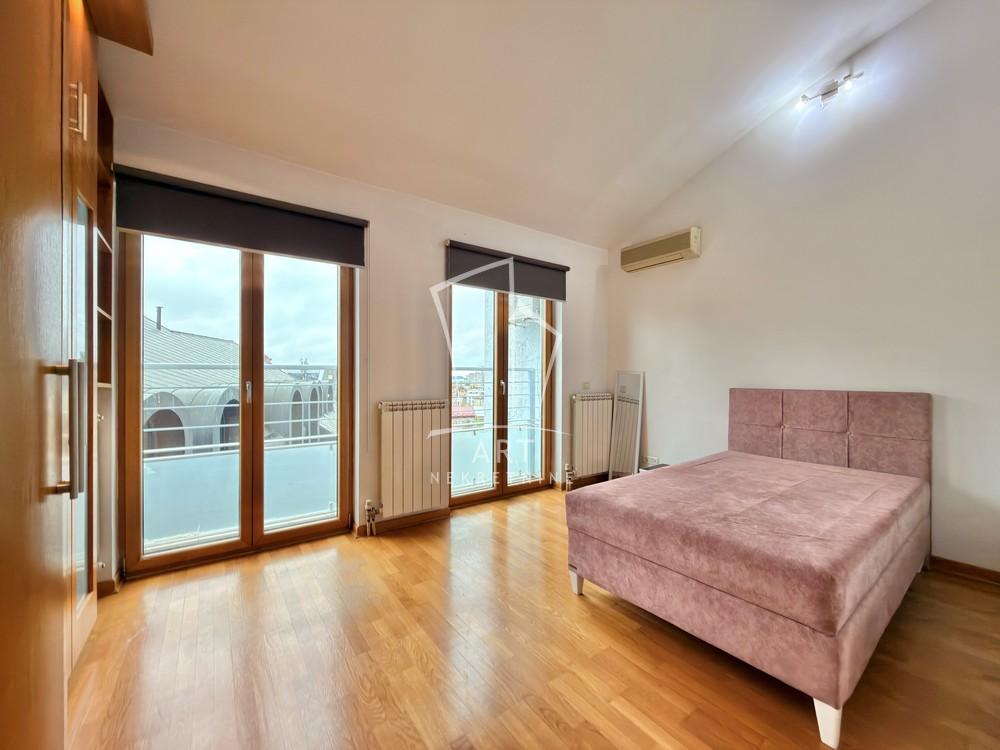Slika 10 - Dalmatinska, Petosoban stan za izdavanje, 222m2, 2.200€