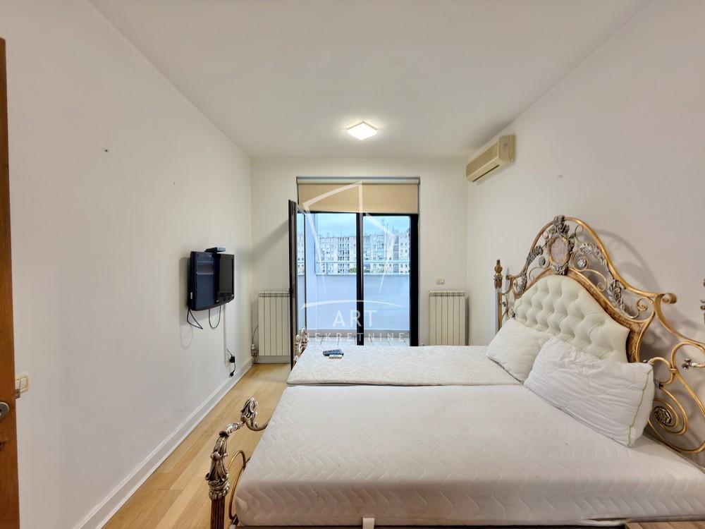Slika 6 - Dalmatinska, Petosoban stan za izdavanje, 222m2, 2.200€