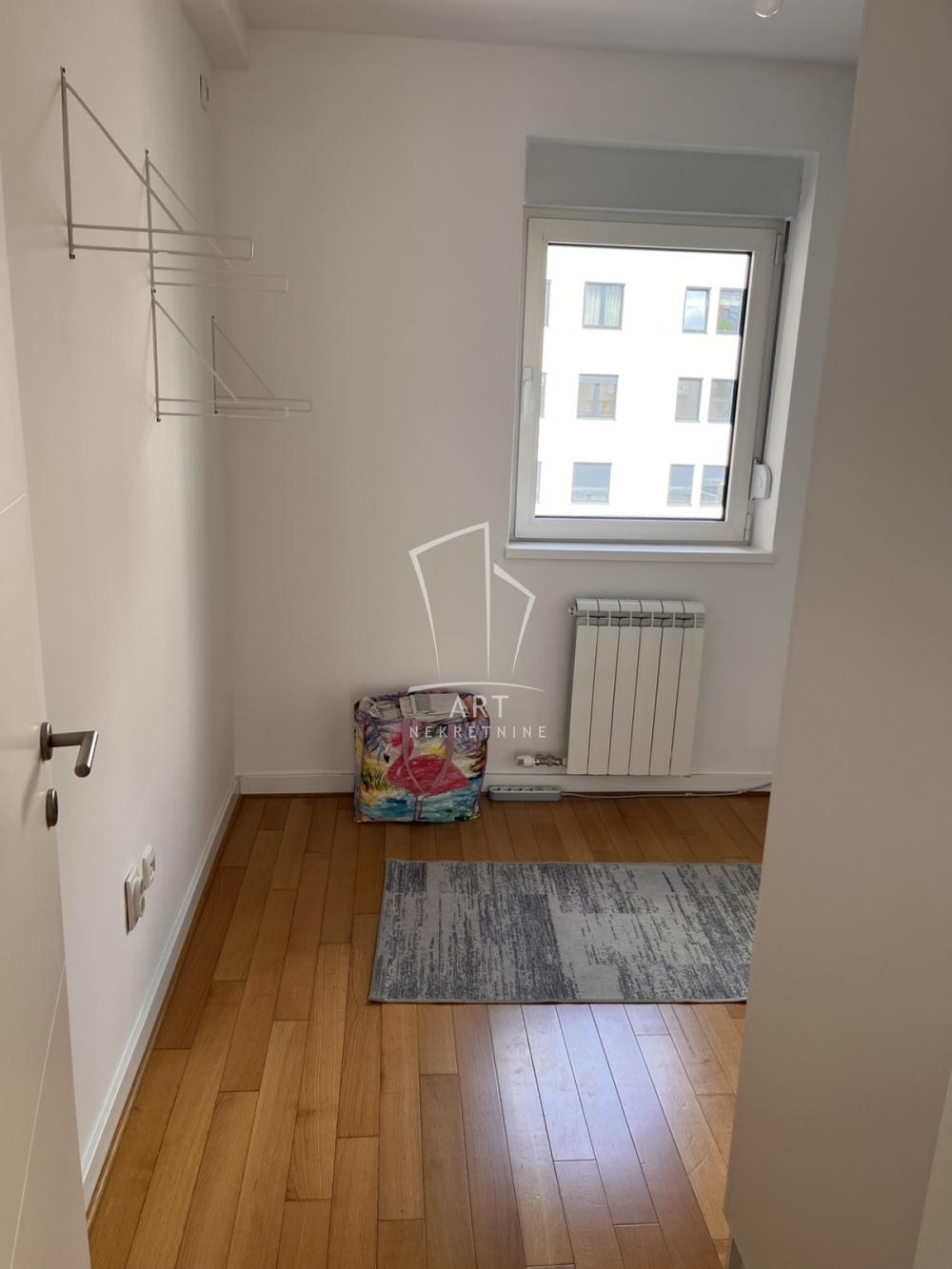 Slika 4 - Majdanska Čukarica, Četvorosoban stan za izdavanje, 78m2, 1.000€