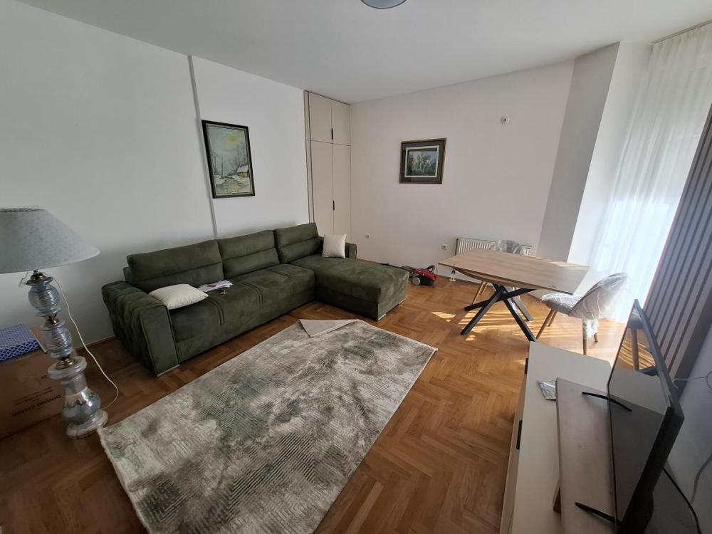 Glavna slika -Jednoiposoban stan za izdavanje, 47m2, 600€