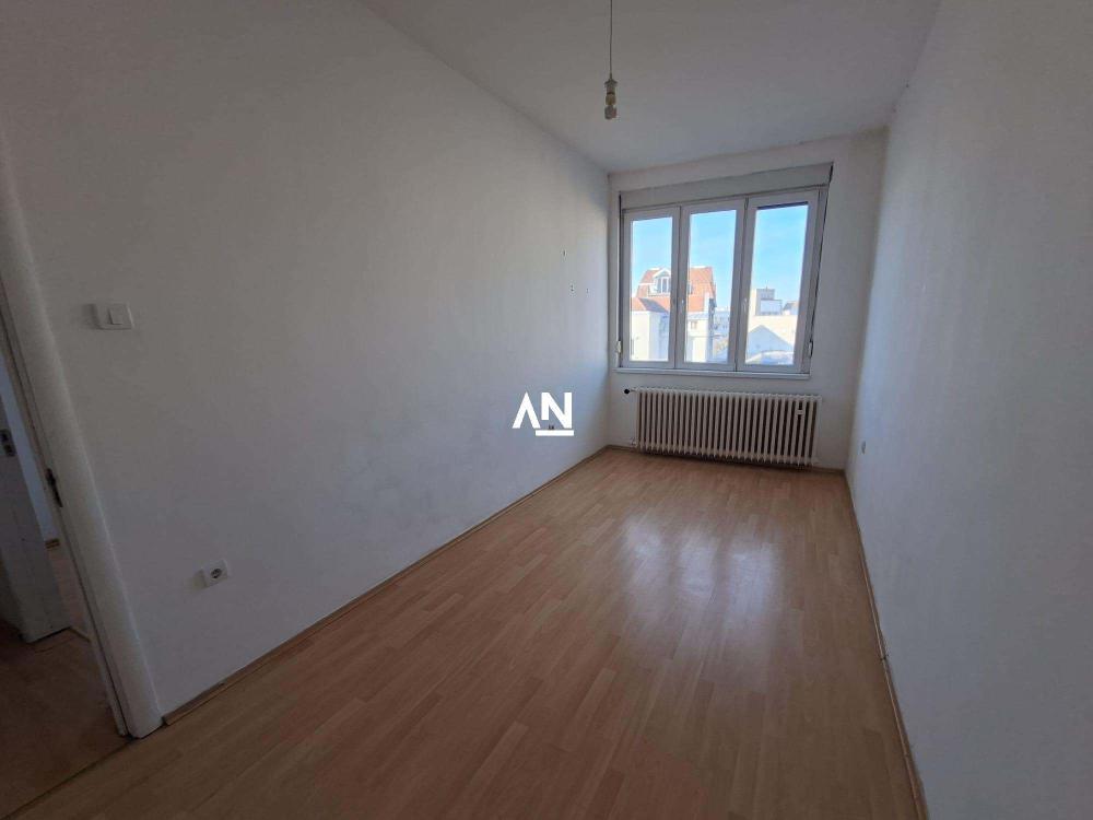 Slika 7 - Dečanska, Četvorosoban stan za izdavanje, 100m2, 1.300€