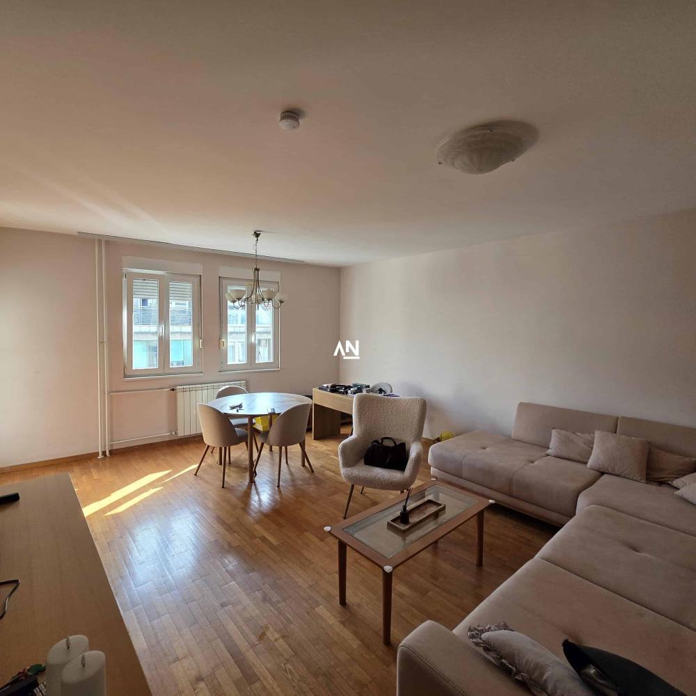 Slika 1 - Kralja Petra, Trosoban stan za izdavanje, 91m2, 1.100€