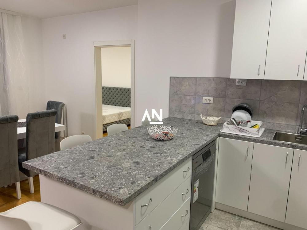 Slika 4 - Generala Ljubomira Milića, Četvorosoban stan za izdavanje, 95m2, 1.100€