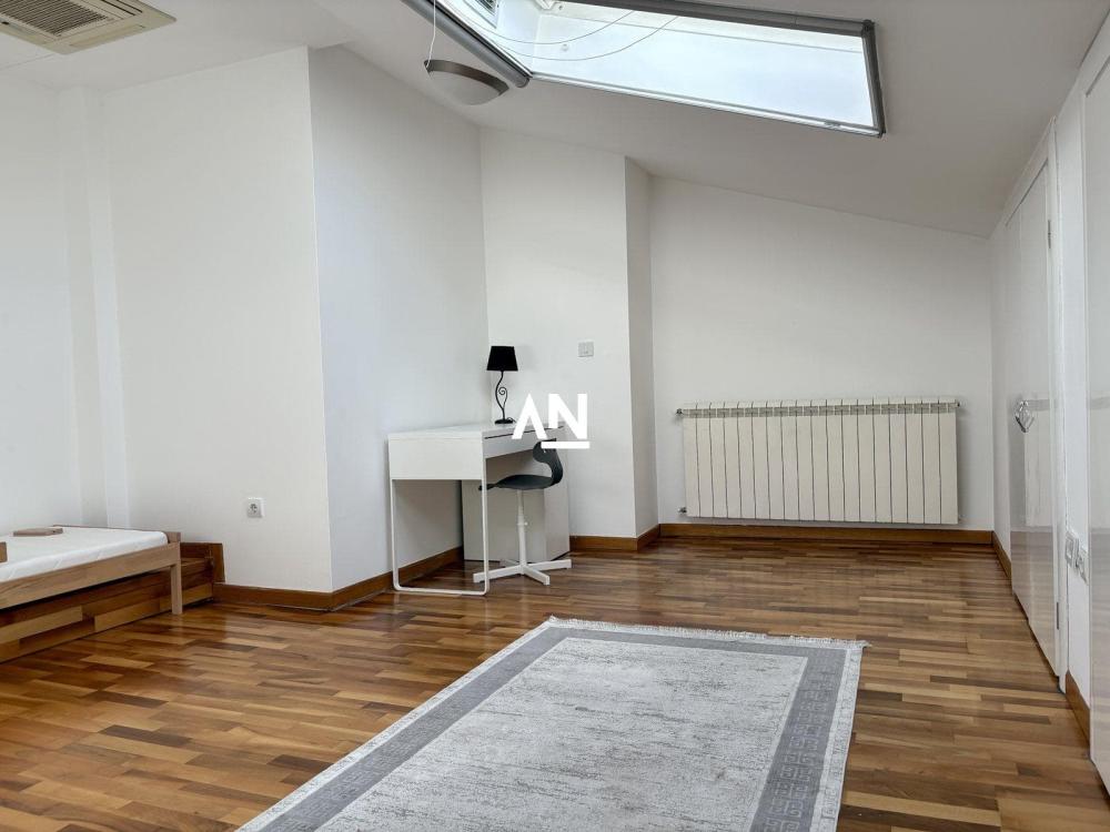 Slika 11 - Maršala Birjuzova, Trosoban stan za izdavanje, 144m2, 2.000€