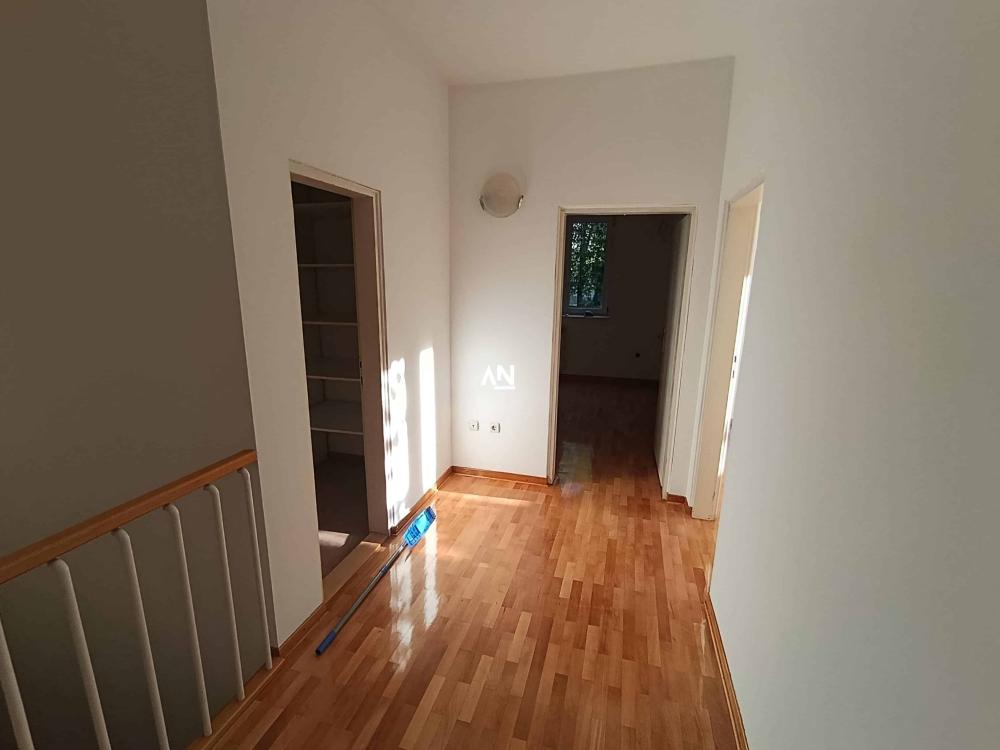 Slika 9 - Kronštatska, Četvorosoban stan za izdavanje, 104m2, 1.500€