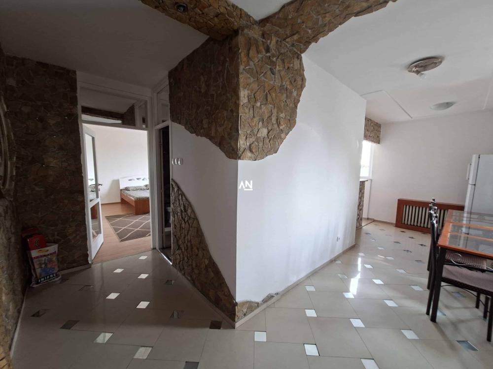 Slika 1 - Jurija Gagarina, Trosoban stan za izdavanje, 150m2, 1.500€