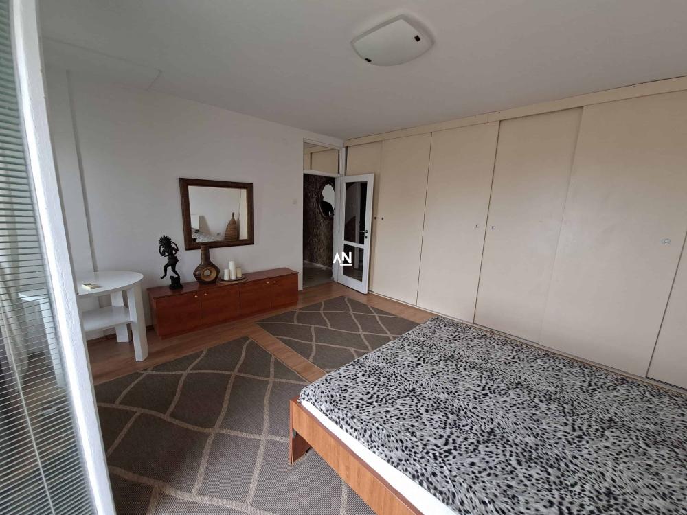 Slika 3 - Jurija Gagarina, Trosoban stan za izdavanje, 150m2, 1.500€