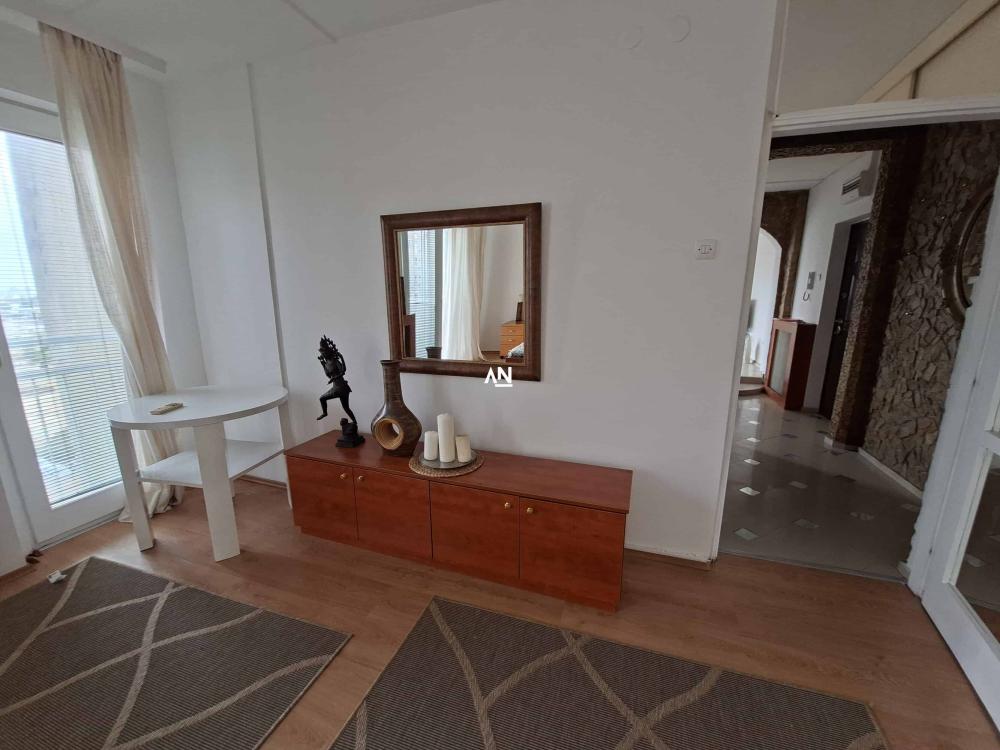 Slika 4 - Jurija Gagarina, Trosoban stan za izdavanje, 150m2, 1.500€