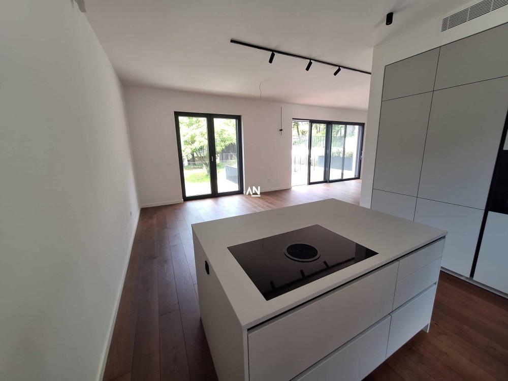 Slika 9 - Banjičkih žrtava,  Kuća za izdavanje, 292m2, 4.500€