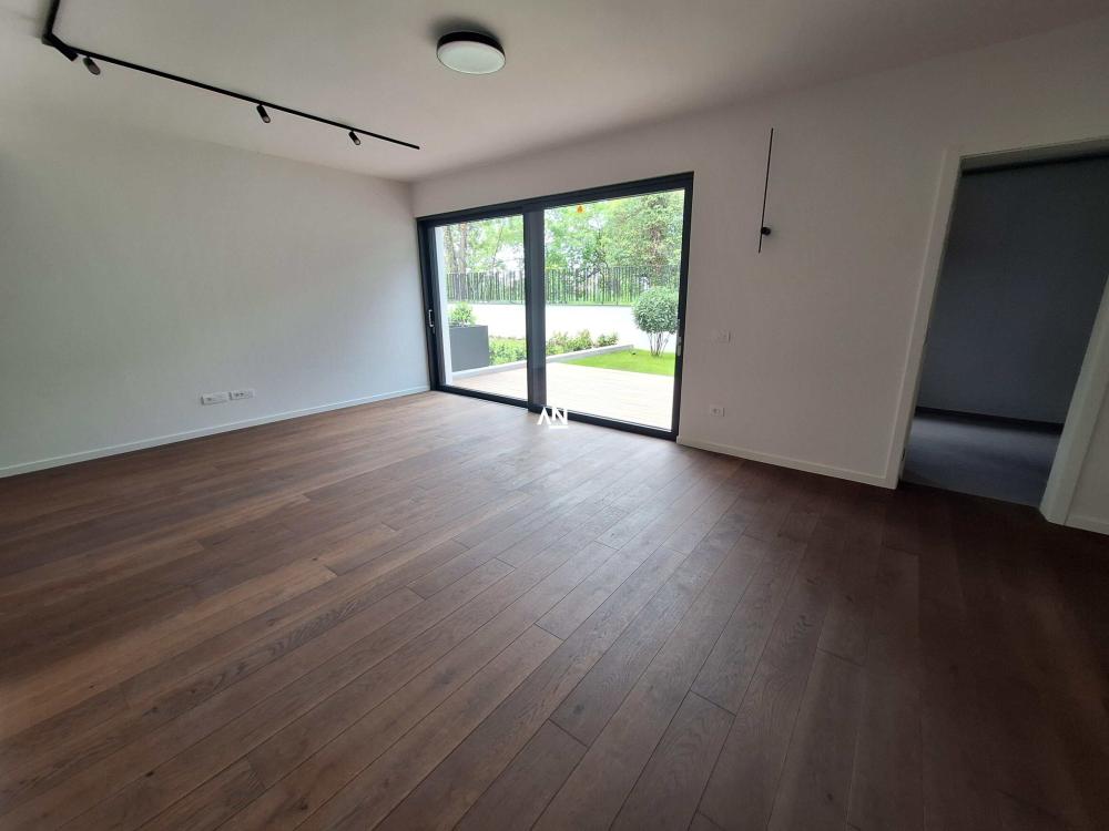 Slika 5 - Banjičkih žrtava,  Kuća za izdavanje, 292m2, 4.500€