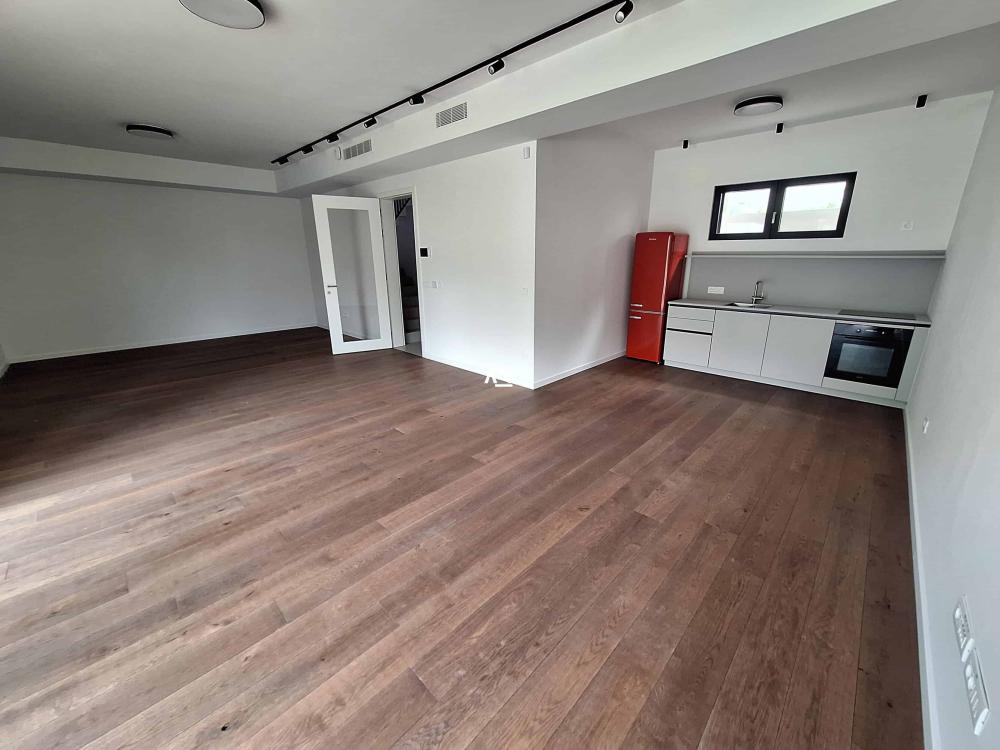 Slika 10 - Banjičkih žrtava,  Kuća za izdavanje, 292m2, 4.500€