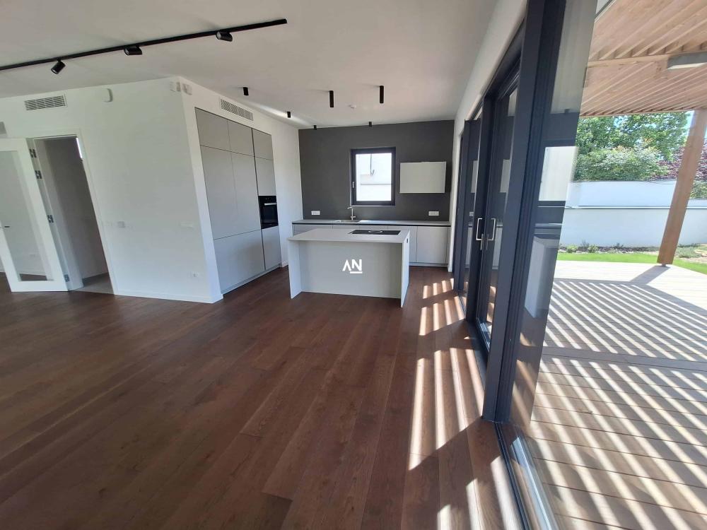 Slika 2 - Banjičkih žrtava,  Kuća za izdavanje, 276m2, 5.000€