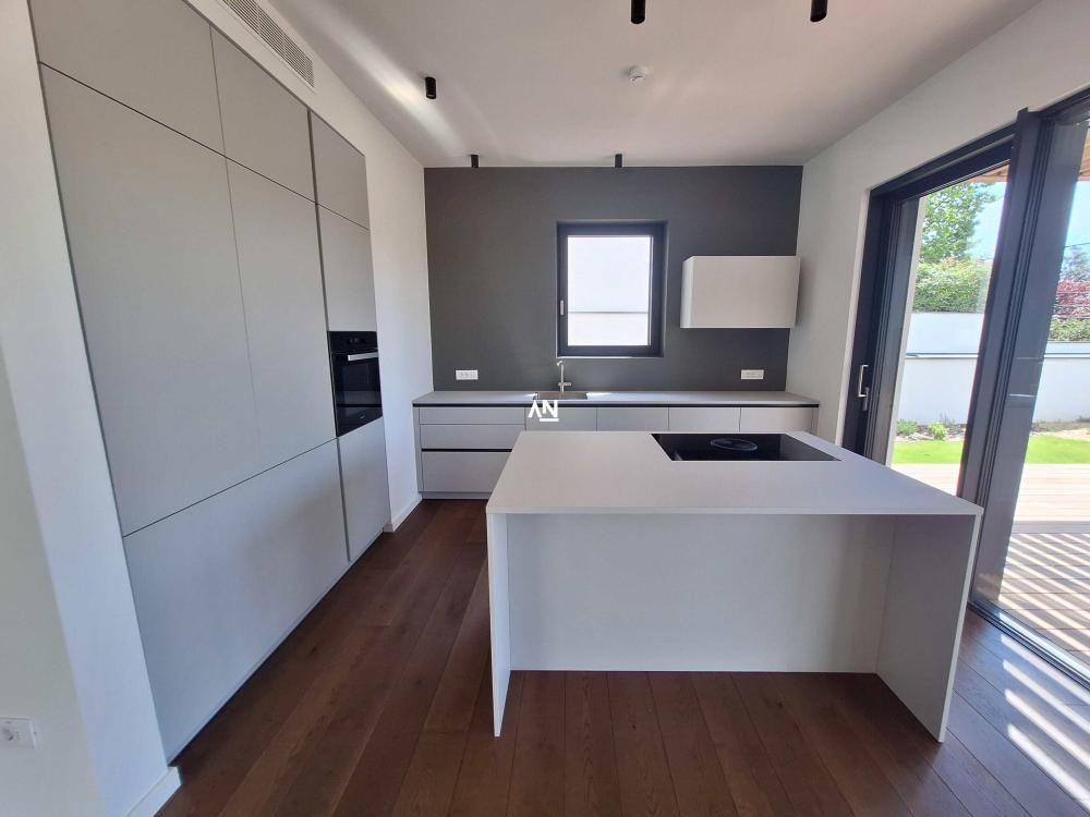 Slika 6 - Banjičkih žrtava,  Kuća za izdavanje, 276m2, 5.000€