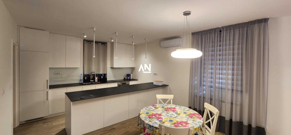 Slika 7 - Banjičkih žrtava,  Kuća za izdavanje, 220m2, 3.500€