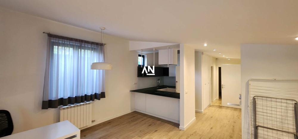 Slika 8 - Banjičkih žrtava,  Kuća za izdavanje, 220m2, 3.500€