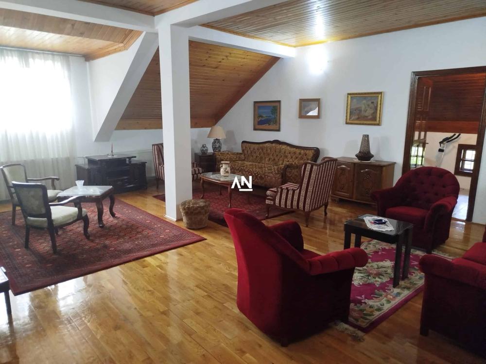 Slika 1 - Diane Budisavljević,  Kuća za izdavanje, 170m2, 2.300€