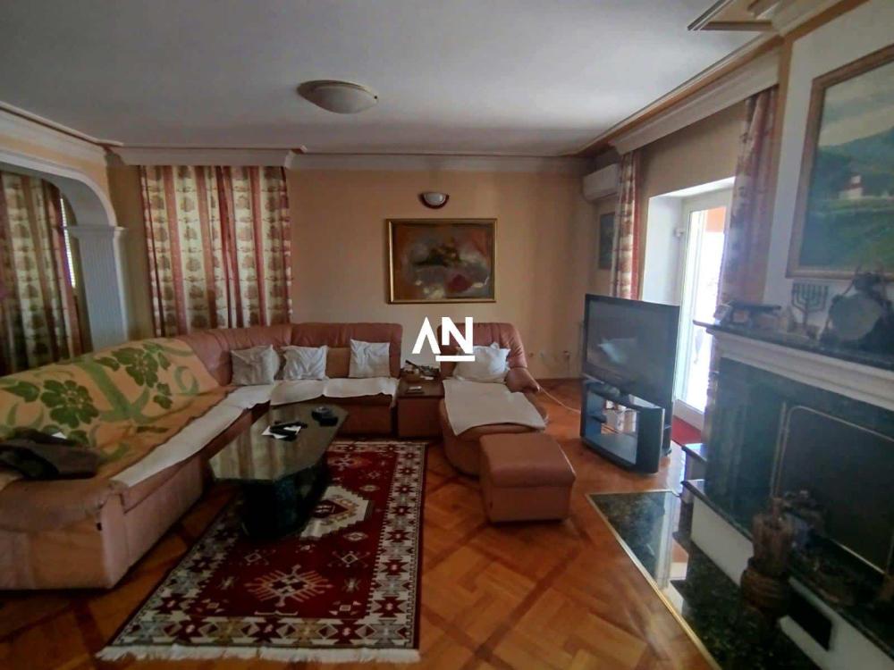 Slika 1 - Kosovskih božura,  Kuća na prodaju, 300m2, 880.000€